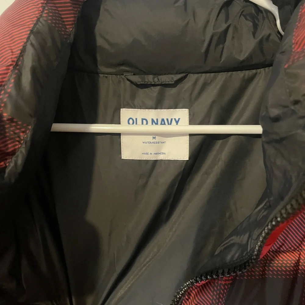 Old Navy Water Resistant Frost Free Short Puffer Jacket - Picture 4 of 9